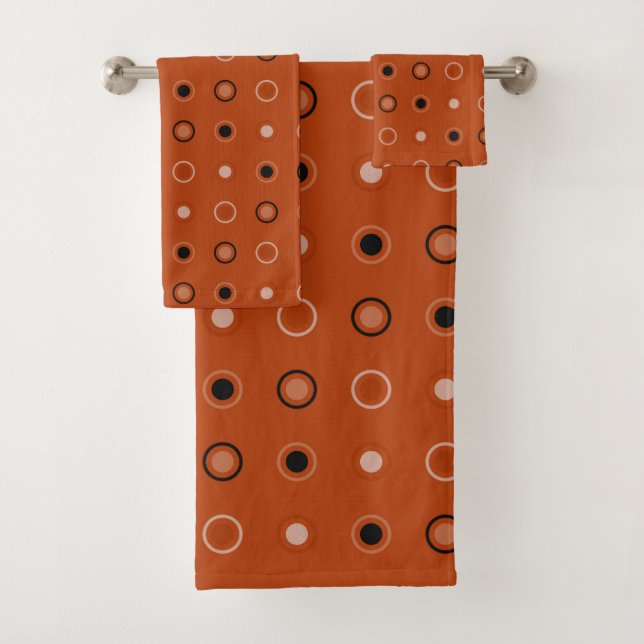 Rust, black, and white dots bath towel set (Insitu)