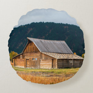 Rustic log barn in Grand Teton National Park, Wyom Round Cushion