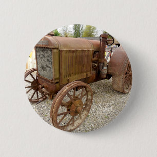 Rusty vintage tractor 6 cm round badge