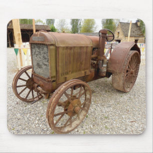 Rusty vintage tractor mouse mat