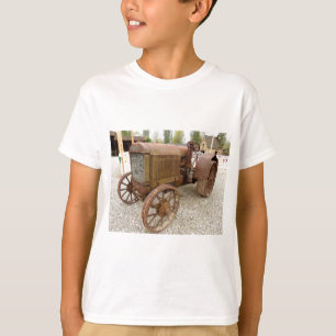 Rusty vintage tractor T-Shirt