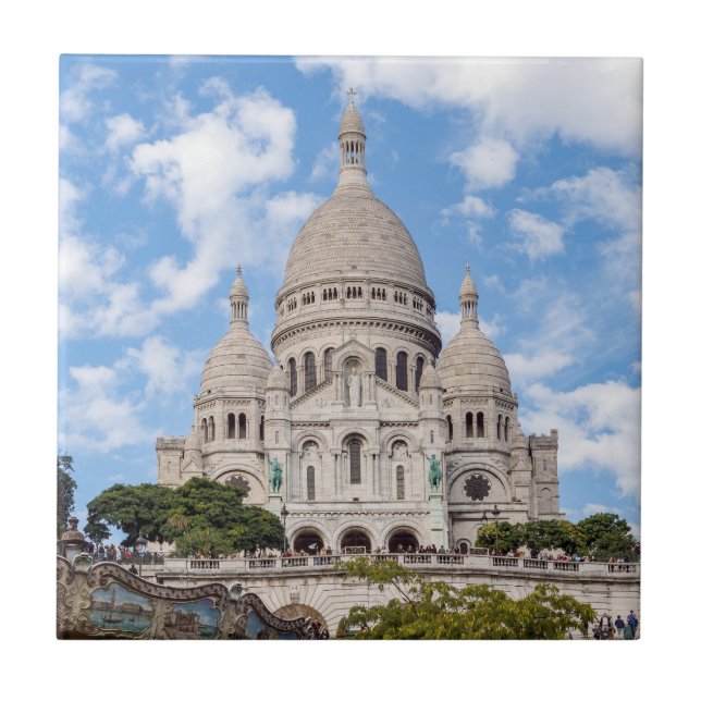 Sacre Coeur on Montmartre hill - Paris, France Tile (Front)