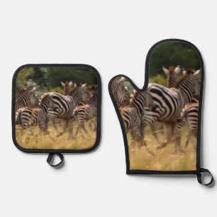 Safari Soirée: Zebra Themed Savanna Splendour Oven Mitt & Pot Holder Set