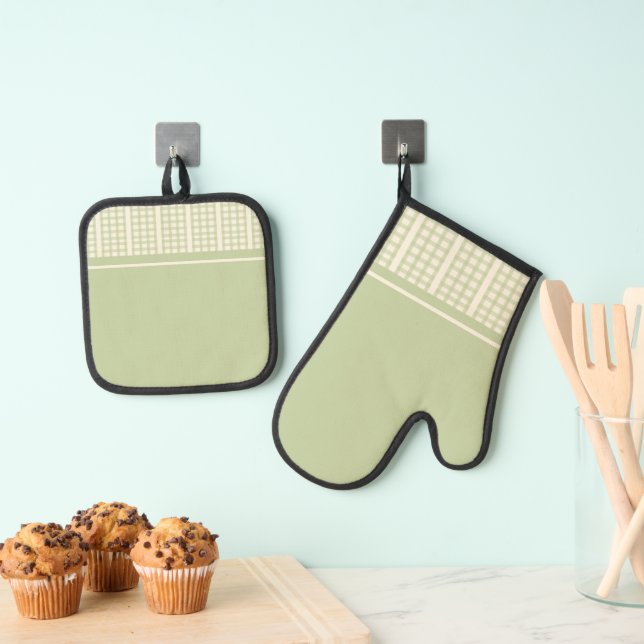 Sage and Cream Oven Mitt & Pot Holder Set (Insitu(Hanging))