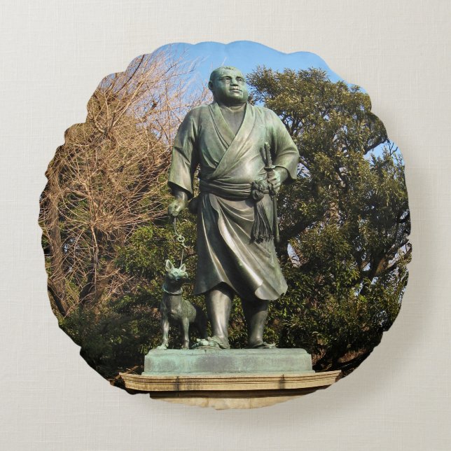 Saigo Takamori (The Last Samurai) & Dog Statue Round Cushion (Front)
