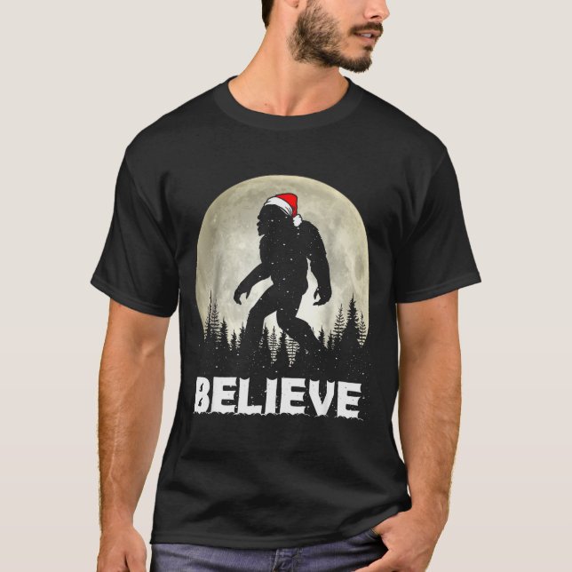 Santa Hat Bigfoot Believe Christmas Lights Rock Sa T-Shirt (Front)