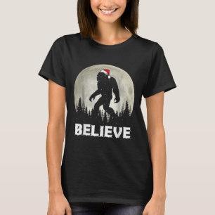 Santa Hat Bigfoot Believe Christmas Lights Rock Sa T-Shirt