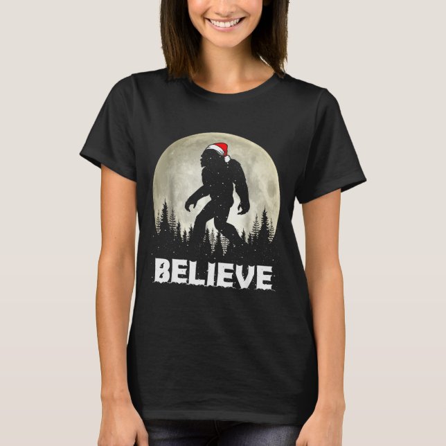 Santa Hat Bigfoot Believe Christmas Lights Rock Sa T-Shirt (Front)