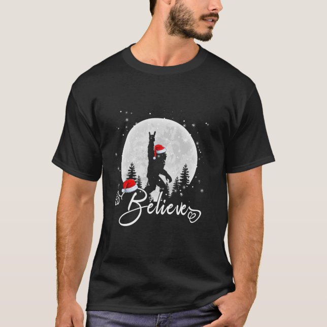 Santa Hat Bigfoot Christmas Sasquatch Believe Xmas T-Shirt (Front)