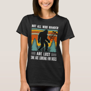 Sasquatch Yeti Frisbee Golf Ultimate Bigfoot Disc T-Shirt