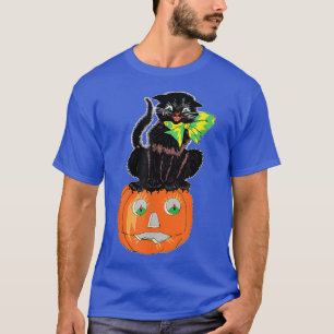 Scary Black Cat Sitting On A Jackolantern On Hallo T-Shirt