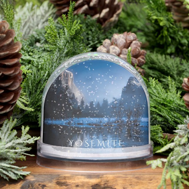 Scenic Yosemite in Winter Snowglobe (Winter)