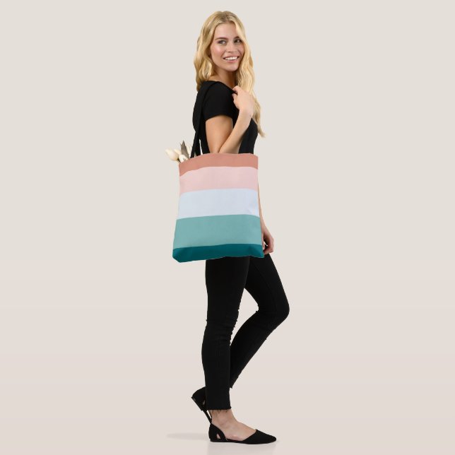 Scent of the ocean tote bag (On Model)