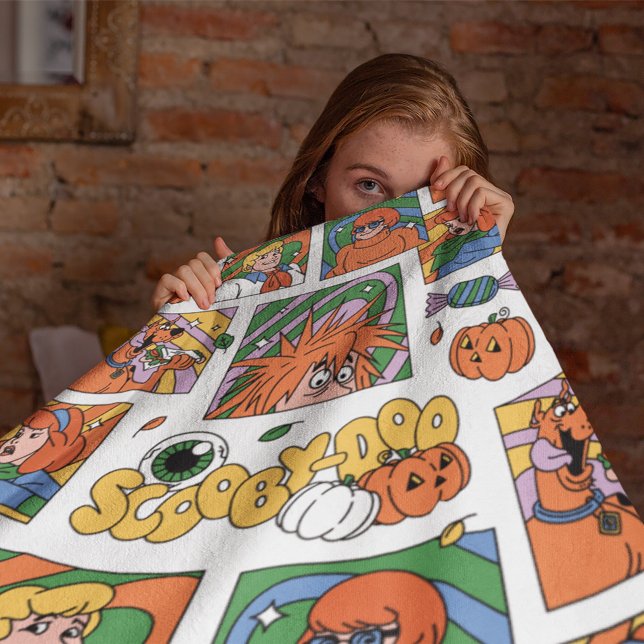 Scooby-Doo Halloween Photos Pattern Fleece Blanket (Person holding blanket)