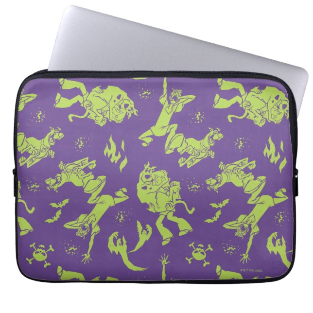 Scooby-Doo | Shaggy & Scooby Running Scared Laptop Sleeve (Front)