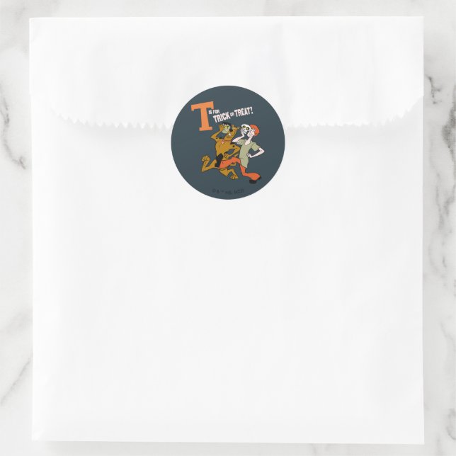 Scooby-Doo | T is for Trick or Treat Classic Round Sticker (Bag)