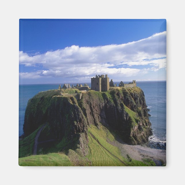 Scotland, Aberdeen. Dunnotar Castle. Magnet (Front)