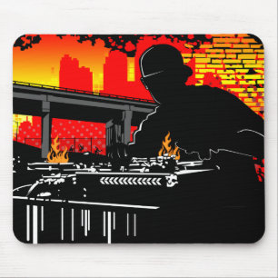 Scratching Hits Mouse Mat