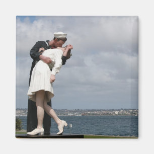 Sculpture Unconditional Surrender in San Diego Magnet