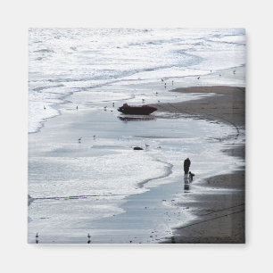 Sea coming to shore at dusk magnet