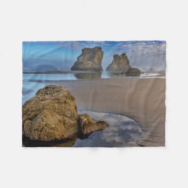 Sea Stacks on Bandon Beach in Bandon, Oregon 2 Fleece Blanket (Front (Horizontal))