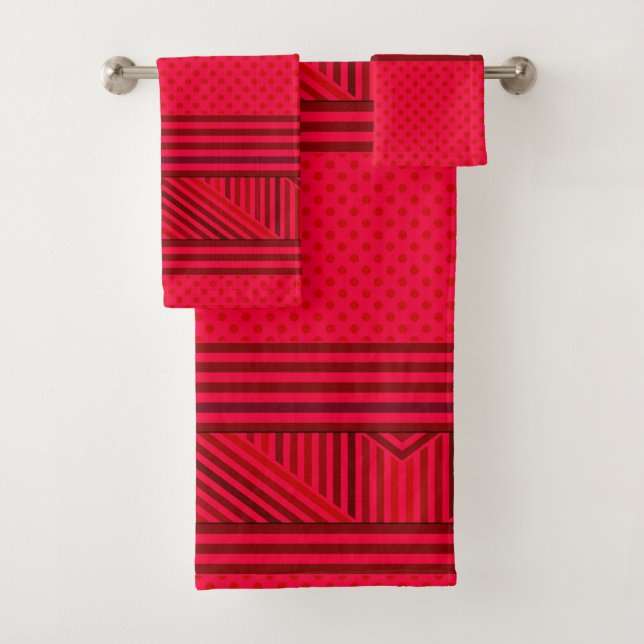 Seamless abstract red lined striped polka dots cir bath towel set (Insitu)