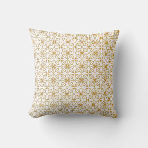 Seamless geometric pattern with intricate  cushion