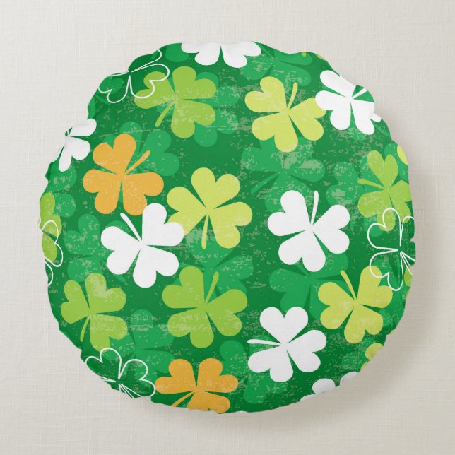 Seamless pattern of scattered clovers and shamrock round cushion (Front)