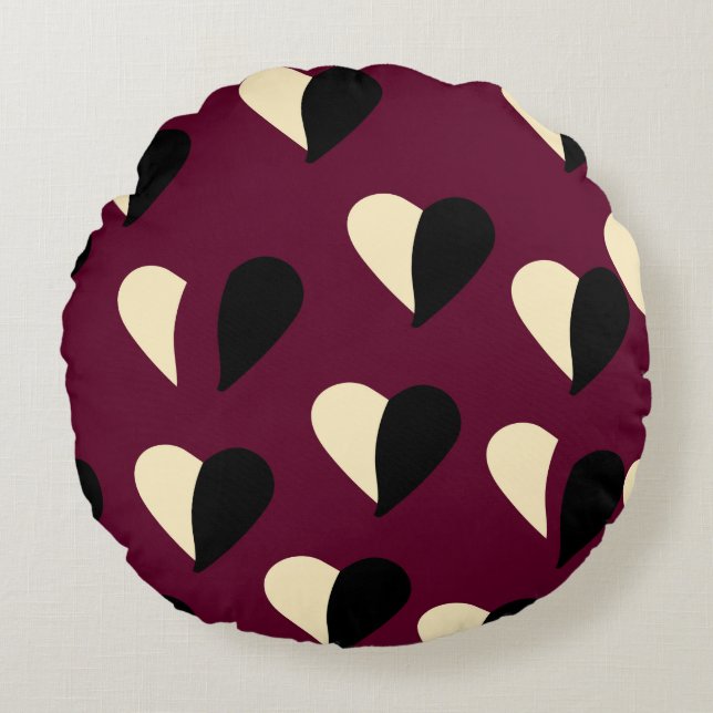 Seamless pattern with black and white heart. St Va Round Cushion (Front)