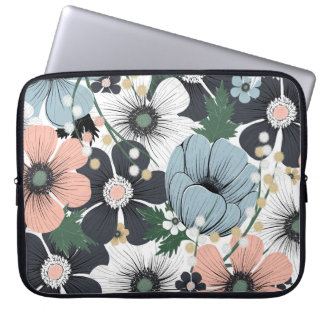 Seamless pattern with hand-drawn delicate flowers. laptop sleeve