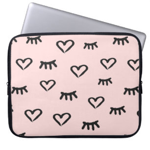 Seamless pattern with hearts and closed eyes laptop sleeve