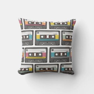 Seamless pattern with retro cassette tapes in dood cushion