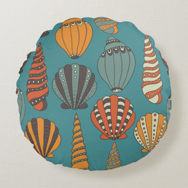 Seamless pattern with seashells, hand drawn icons  round cushion (Front)