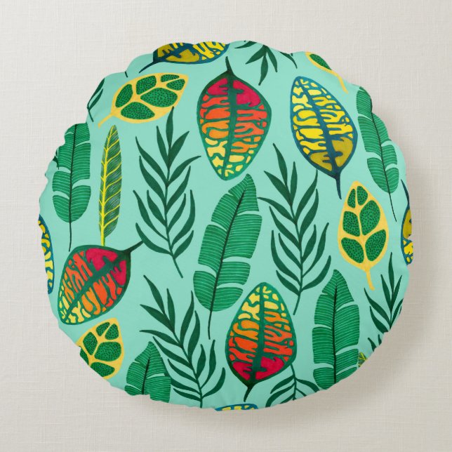 Seamless pattern with tropical leaves. Gouache art Round Cushion (Front)