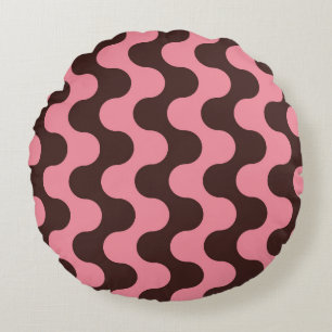 Seamless pattern with wavy stripes in retro style. round cushion