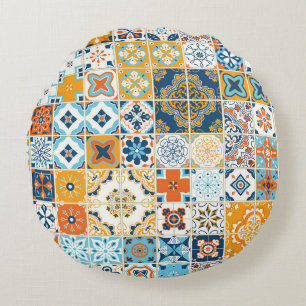 Seamless pattern with with Portuguese tiles. illus Round Cushion