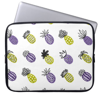 Seamless pineapple pattern laptop sleeve