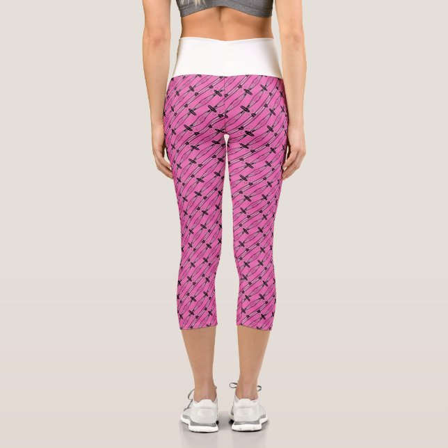 Seamless pink pattern capri leggings (Back)