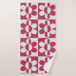 Seamless retro groovy design with vintage daisy fl bath towel