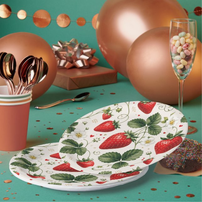 Seamless Strawberry Botanical Pattern Vintag Paper Plate (Multi)