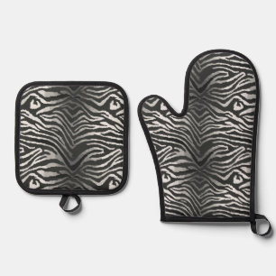 Seamless tiger stripe pattern oven mitt & pot holder set