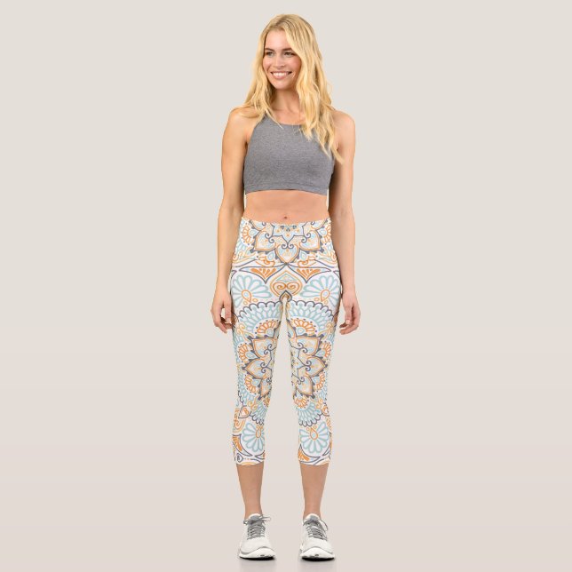 Seamless tile pattern: decorative, versatile desig capri leggings (Front)