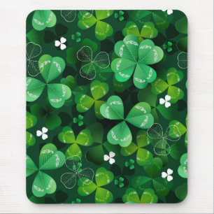 Seamless with green clover mouse mat