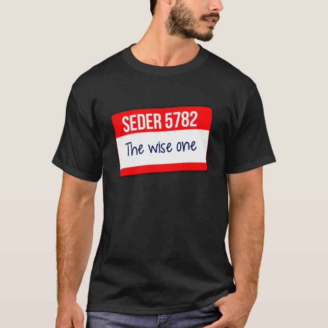 Seder 5782 badge Passover 5782 The wise one  wise  T-Shirt (Front)