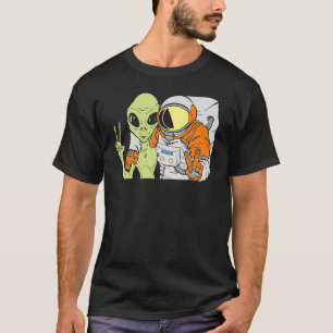 Selfie Alien & Astronaut Ufo Aliens Galaxy Univers T-Shirt