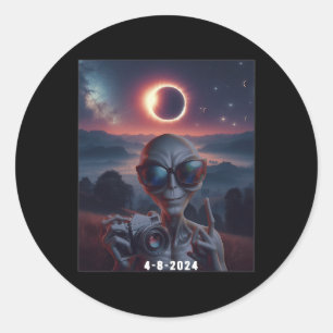 Selfie With Solar 2024 Eclipse Wearing Gles Retro Classic Round Sticker