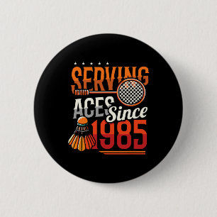 Serving Aces Since 1985 Badminton Lover 40th Birth 6 Cm Round Badge
