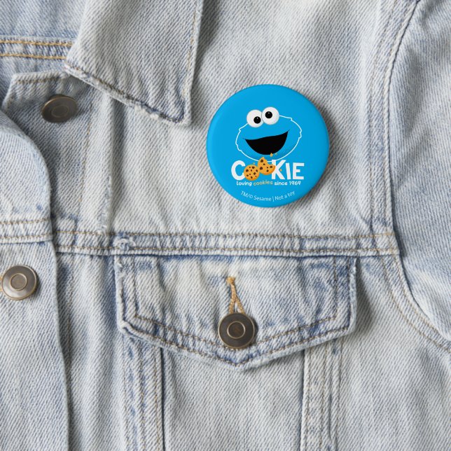 Sesame Street | Cookie Monster Loving Cookies 6 Cm Round Badge (In Situ)