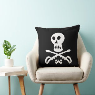 SEVEN SKULL BY MASANSER PIXELAT CUSHION