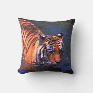 SHALLOW FOCUS PHOTOGRAPHY OF BROWN AND BLACK TIGER CUSHION